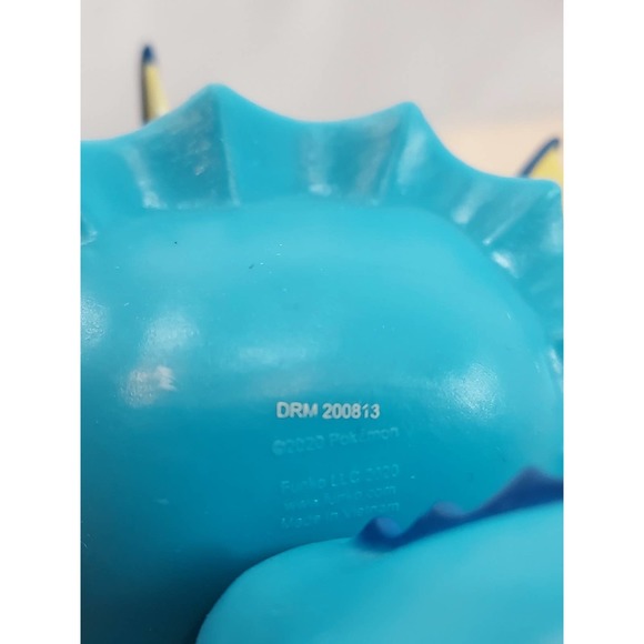 Funko POP! Pokémon Vaporeon #627 Vinyl Figurine - Picture 5 of 5